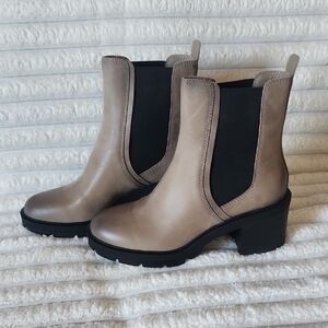 Lucky Brand Elegant Tan Ankle Chelsea Boots